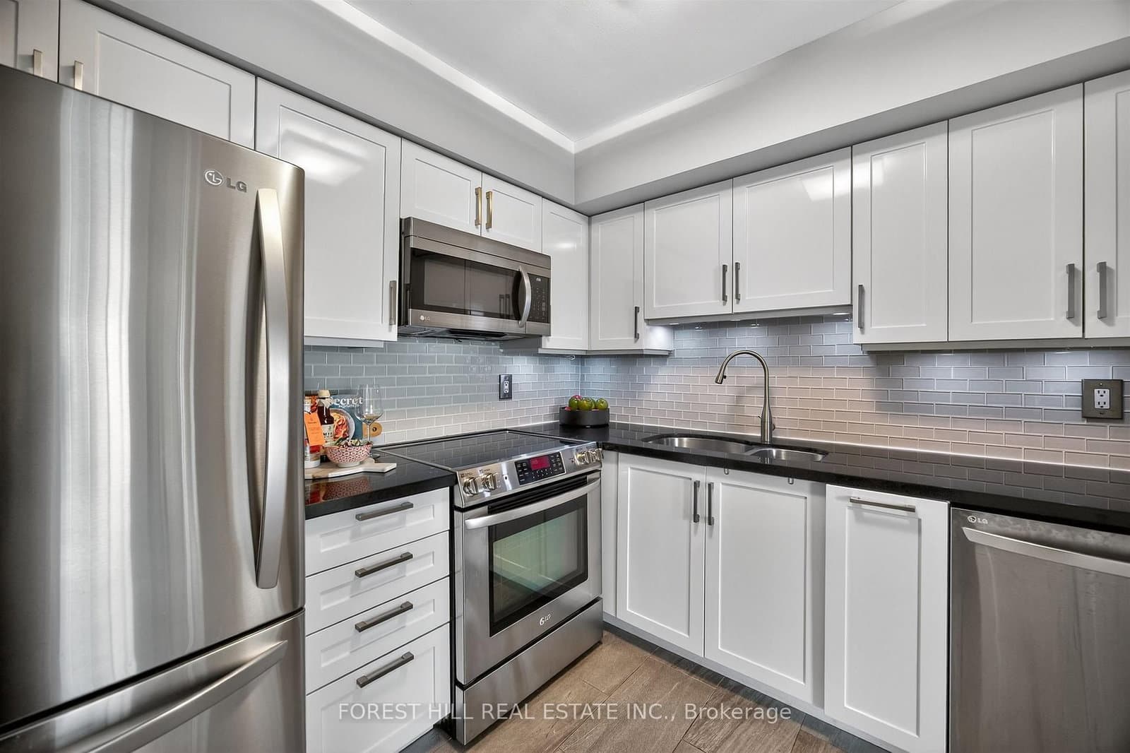 298 Jarvis Street, Unit PH 3 thumbnail 19