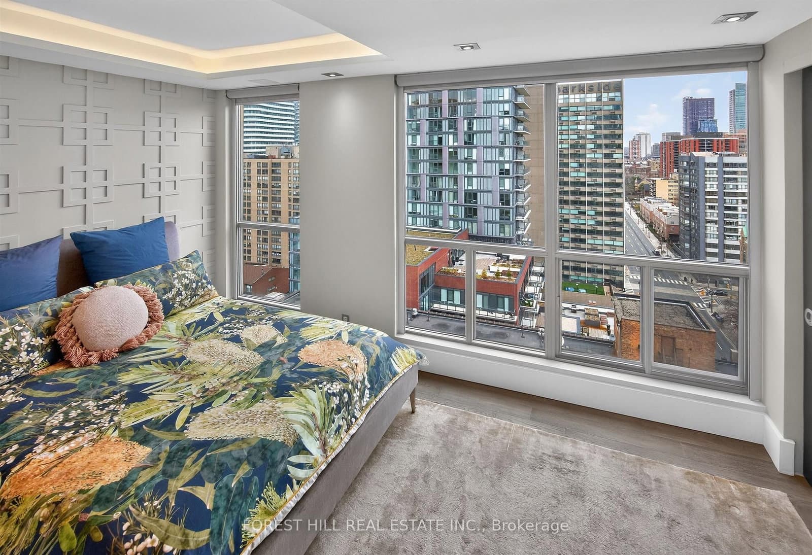 298 Jarvis Street, Unit PH 3 thumbnail 24