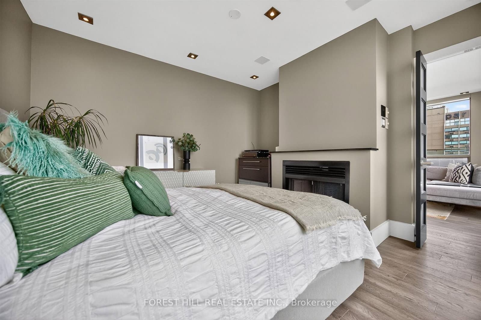 298 Jarvis Street, Unit PH 3 thumbnail 31
