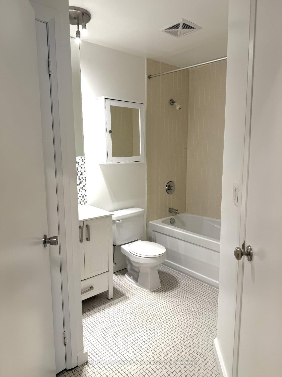 111 Elizabeth Street, Unit 1501 thumbnail 12