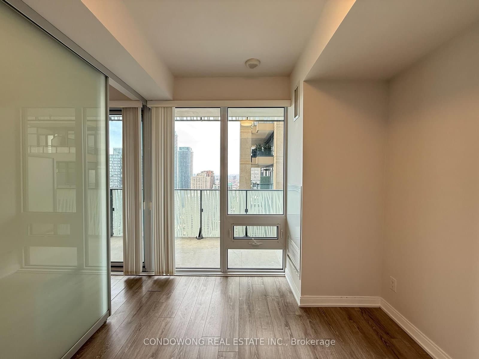 42 Charles Street E, Unit 2805 thumbnail 10