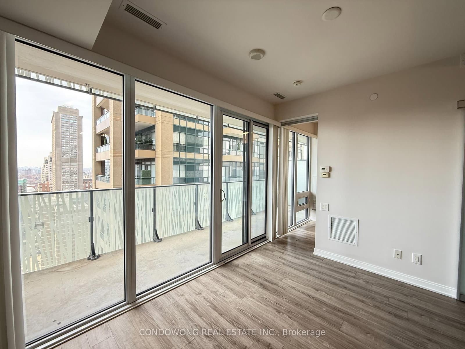 42 Charles Street E, Unit 2805 thumbnail 7