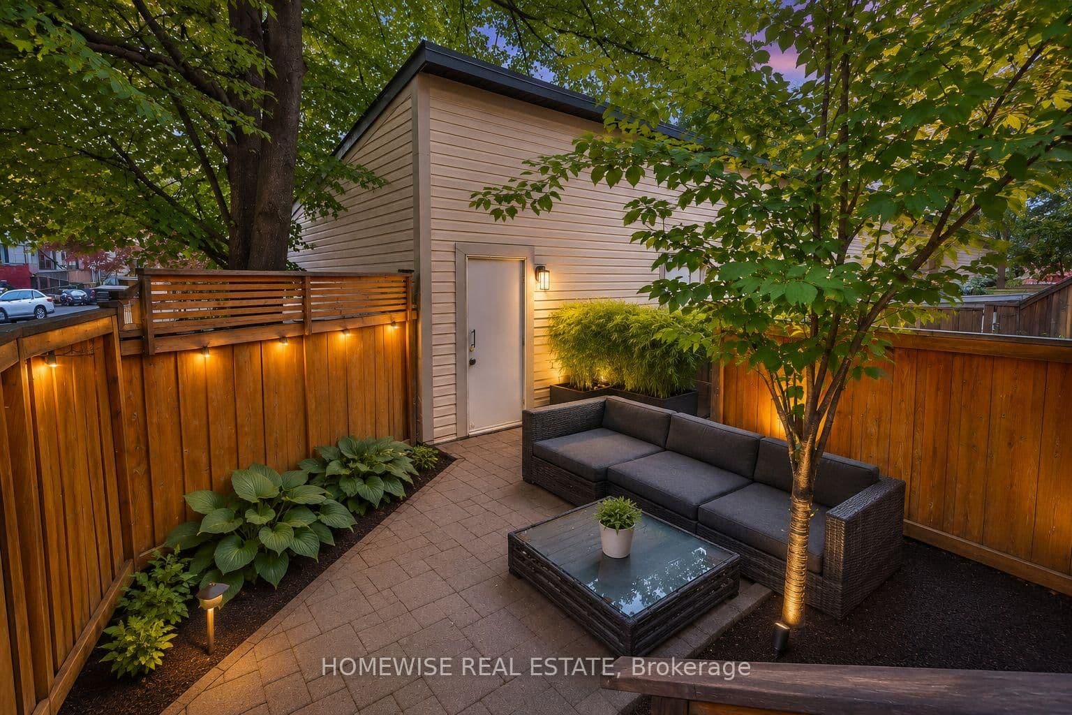 476 E King Street E thumbnail 11