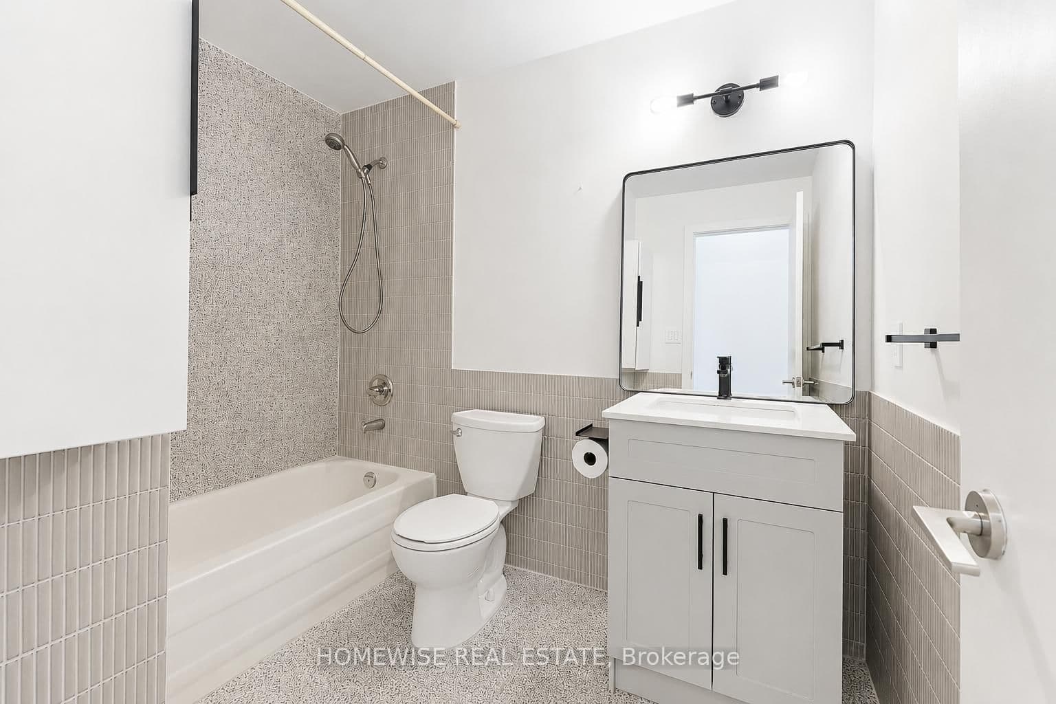476 E King Street E thumbnail 15
