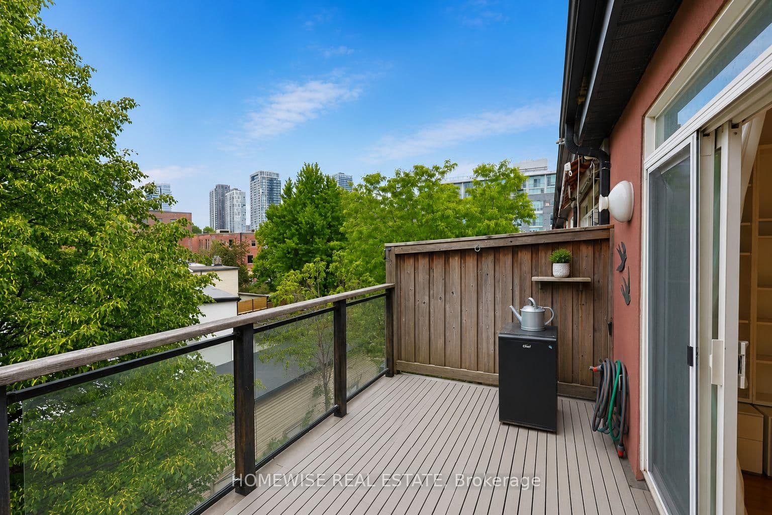 476 E King Street E thumbnail 18