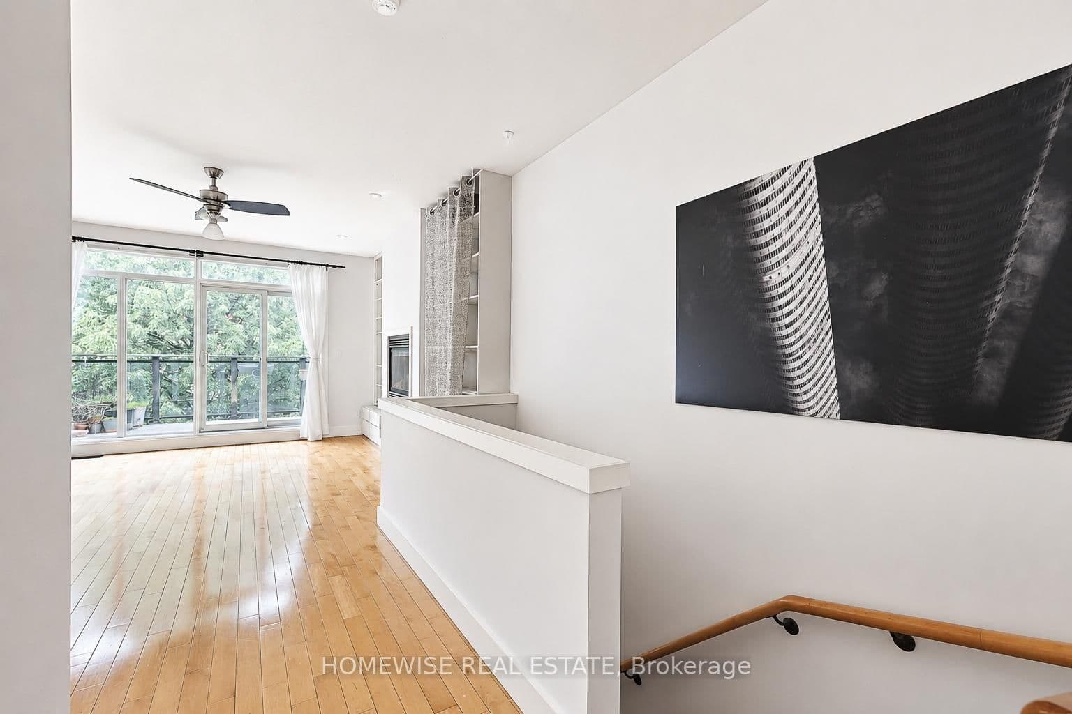 476 E King Street E thumbnail 19