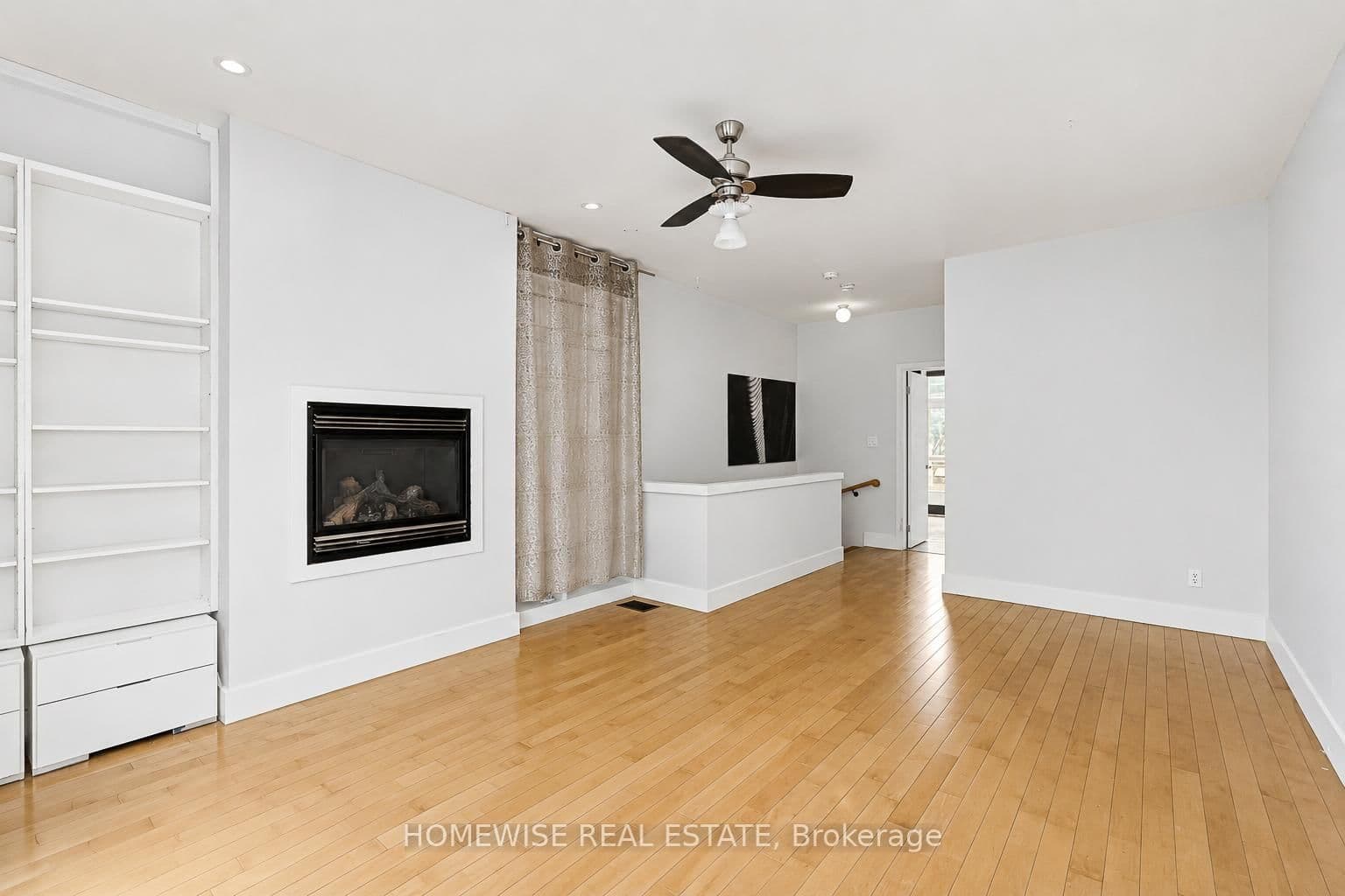 476 E King Street E thumbnail 21