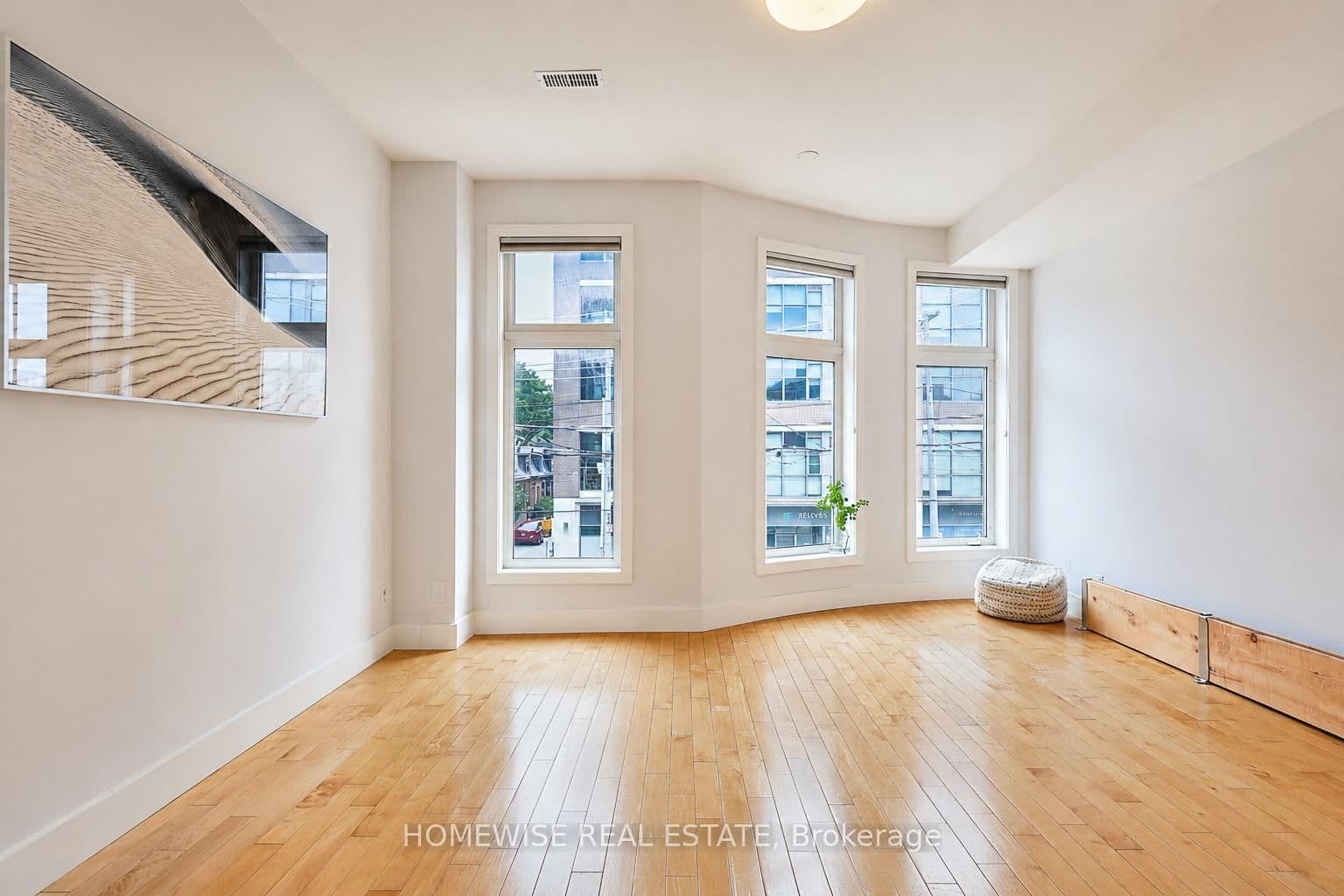 476 E King Street E thumbnail 26