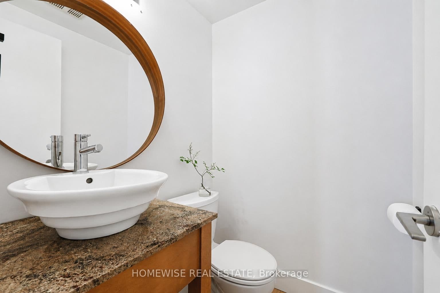 476 E King Street E thumbnail 29