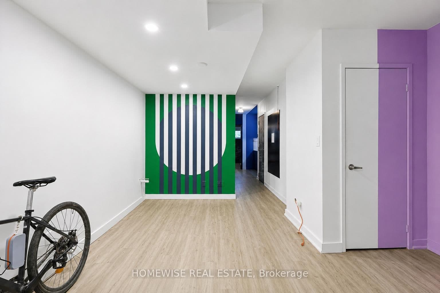 476 E King Street E thumbnail 33
