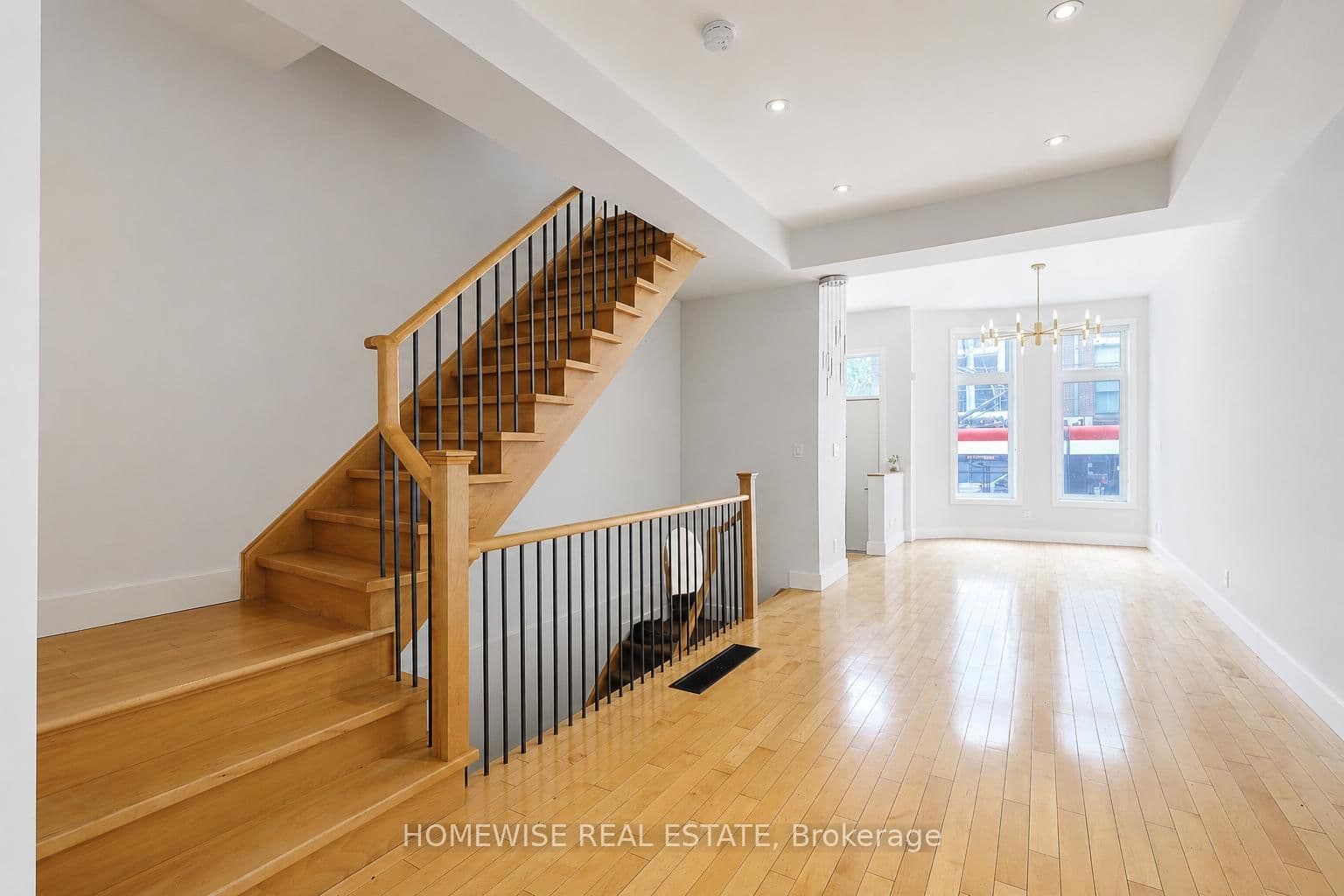 476 E King Street E thumbnail 4