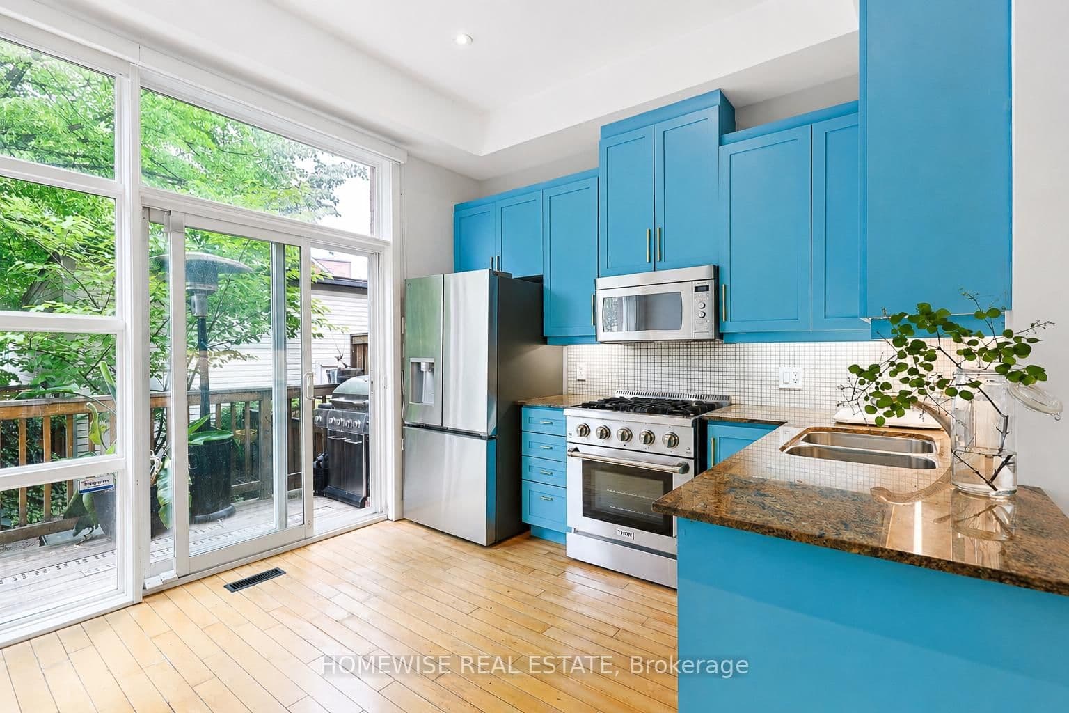 476 E King Street E thumbnail 6