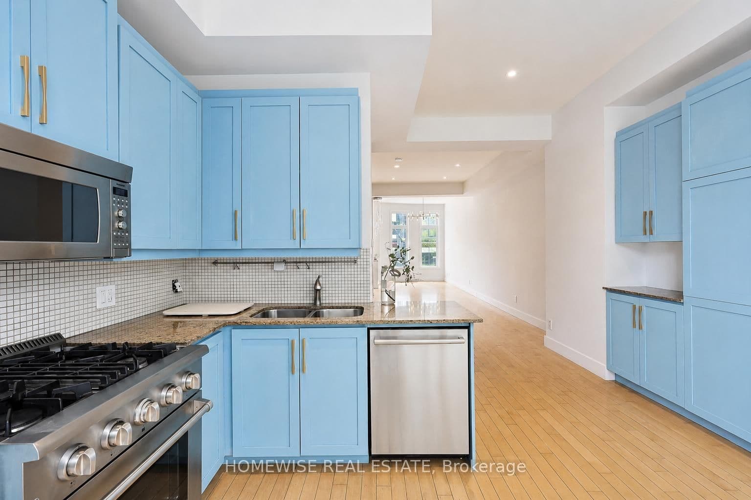 476 E King Street E thumbnail 8