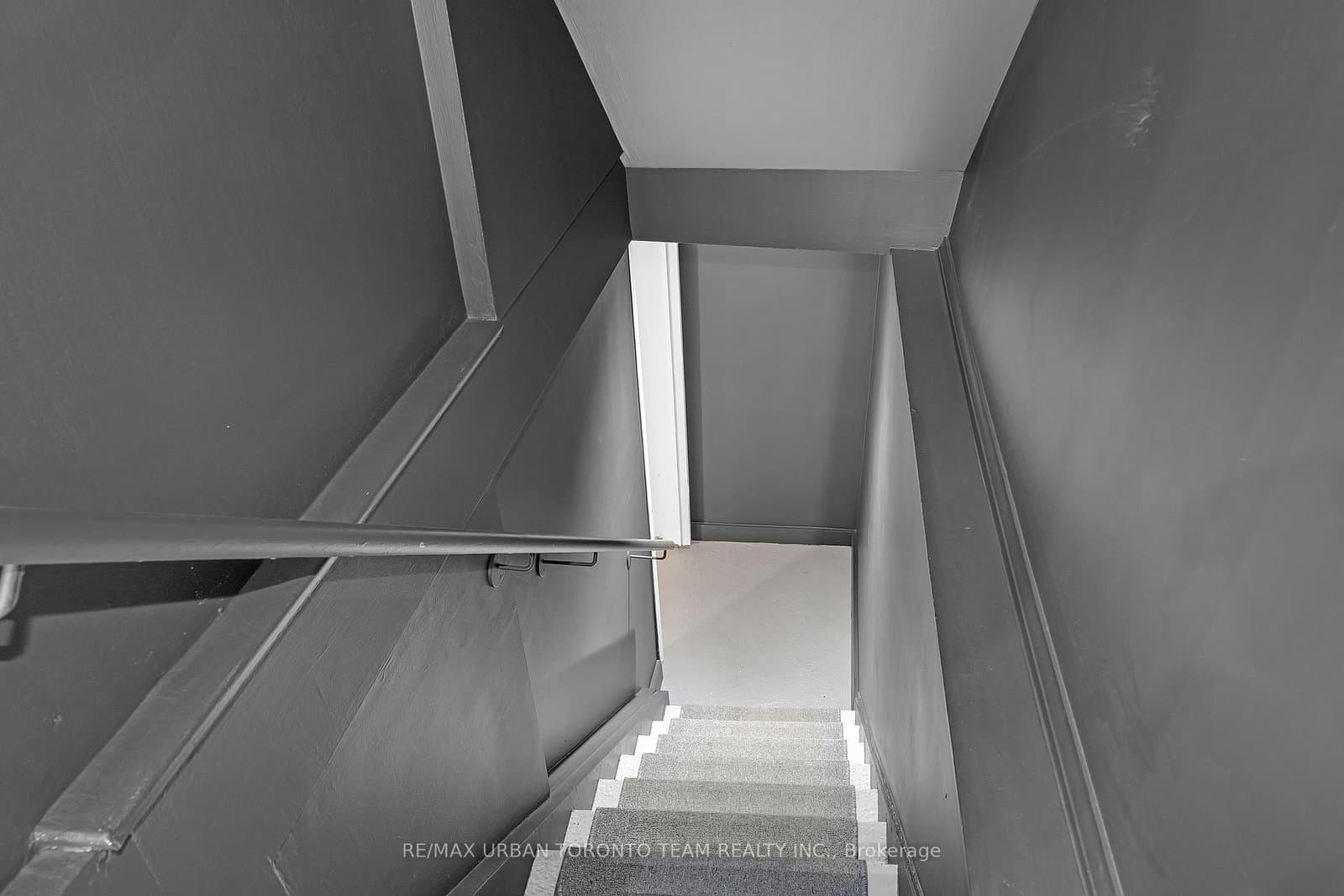 398 King Street E thumbnail 11