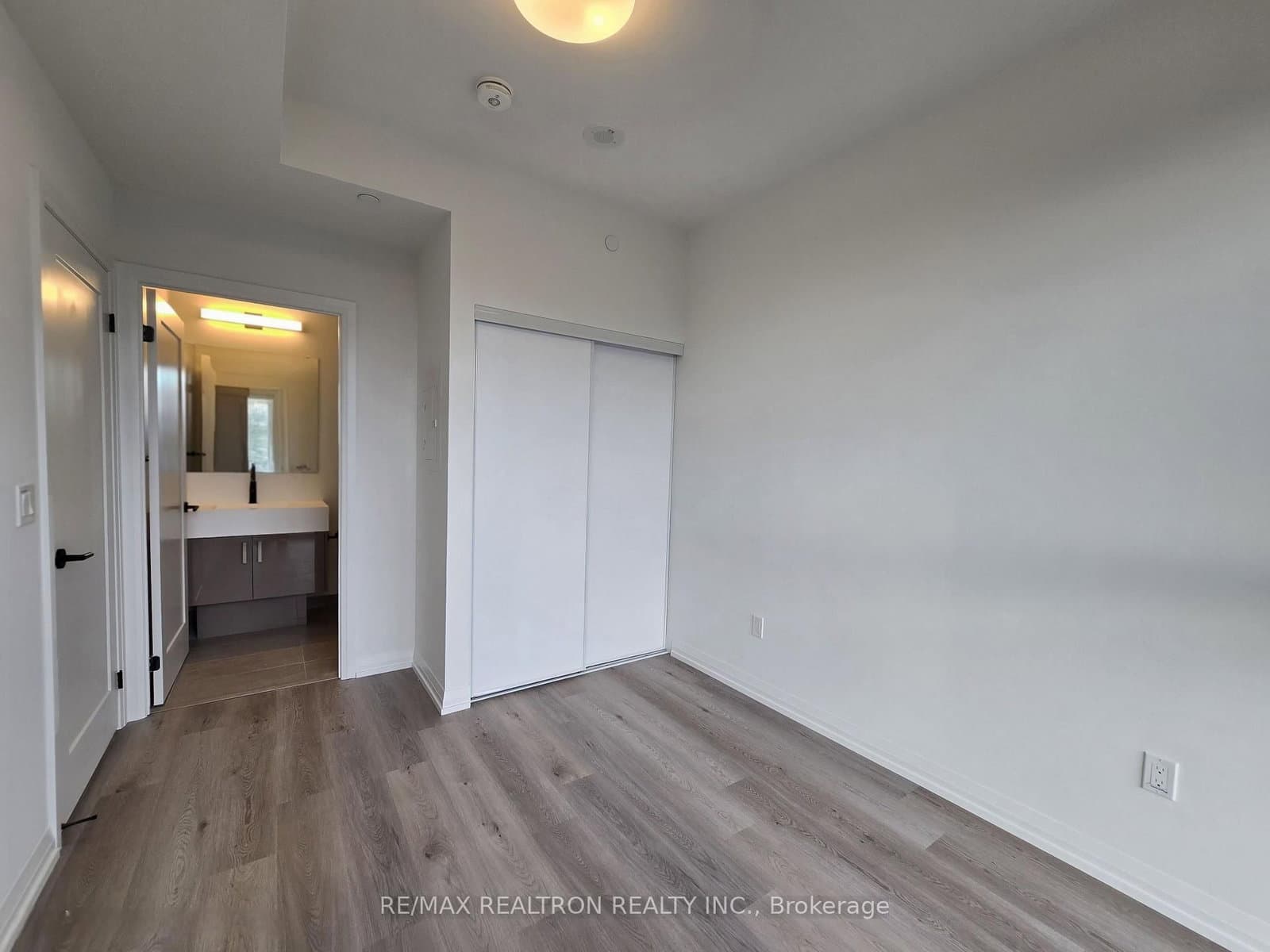 280 Dundas Street W, Unit 2509 thumbnail 12