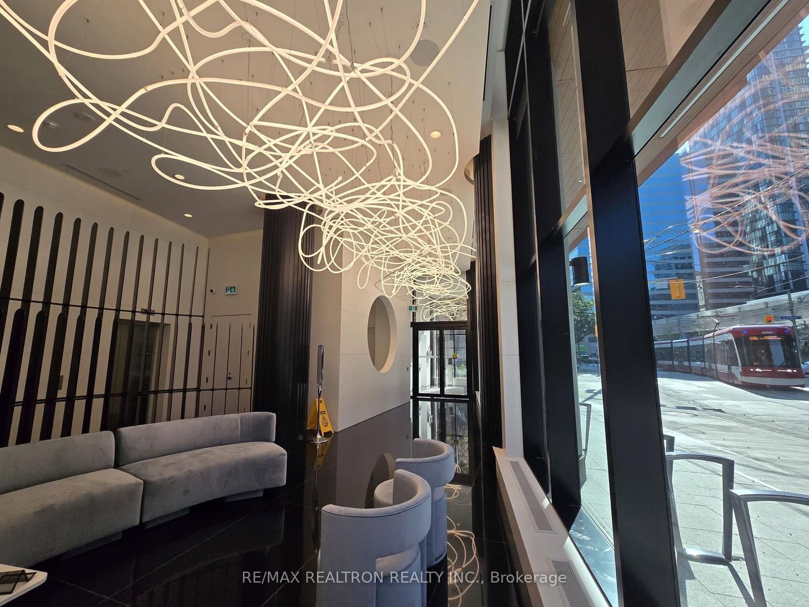 280 Dundas Street W, Unit 2509 thumbnail 23