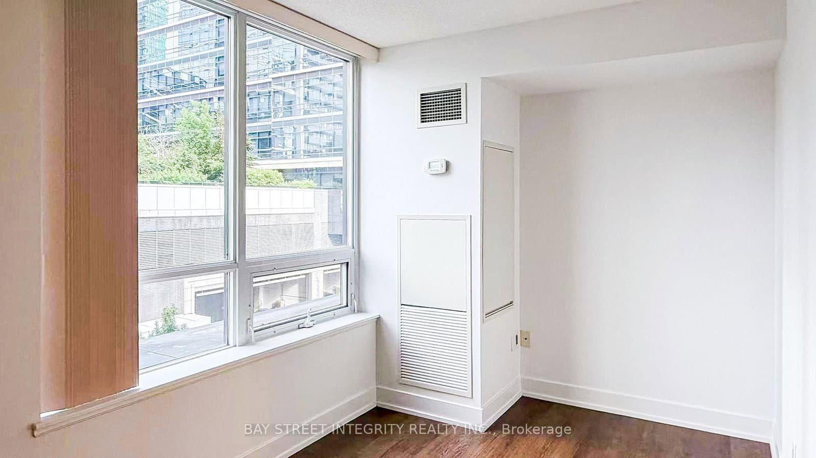 23 Sheppard Avenue E, Unit 402 thumbnail 10