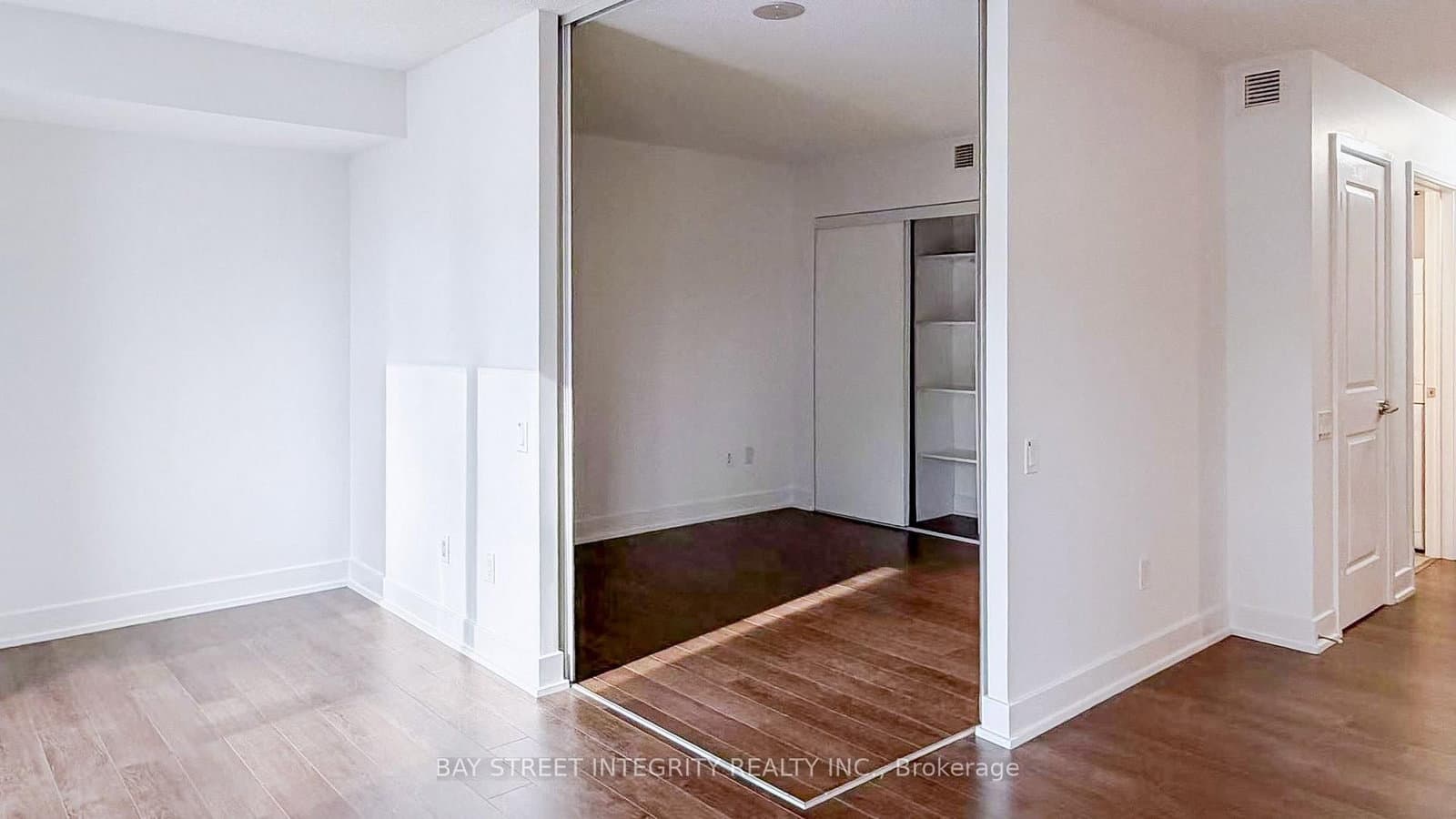 23 Sheppard Avenue E, Unit 402 thumbnail 12