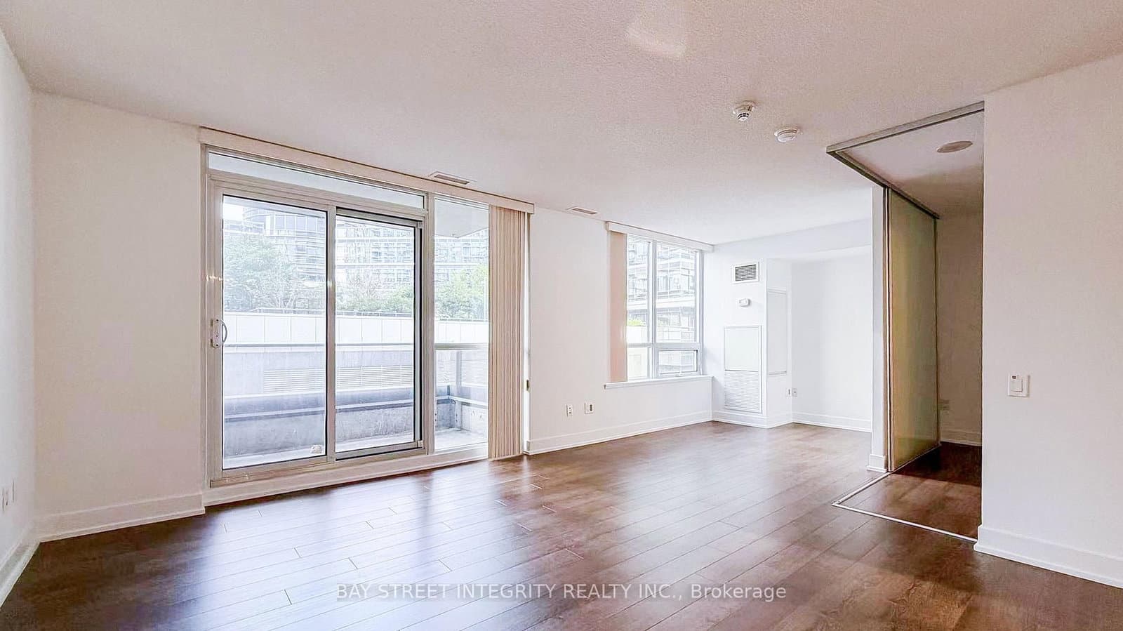 23 Sheppard Avenue E, Unit 402 thumbnail 2