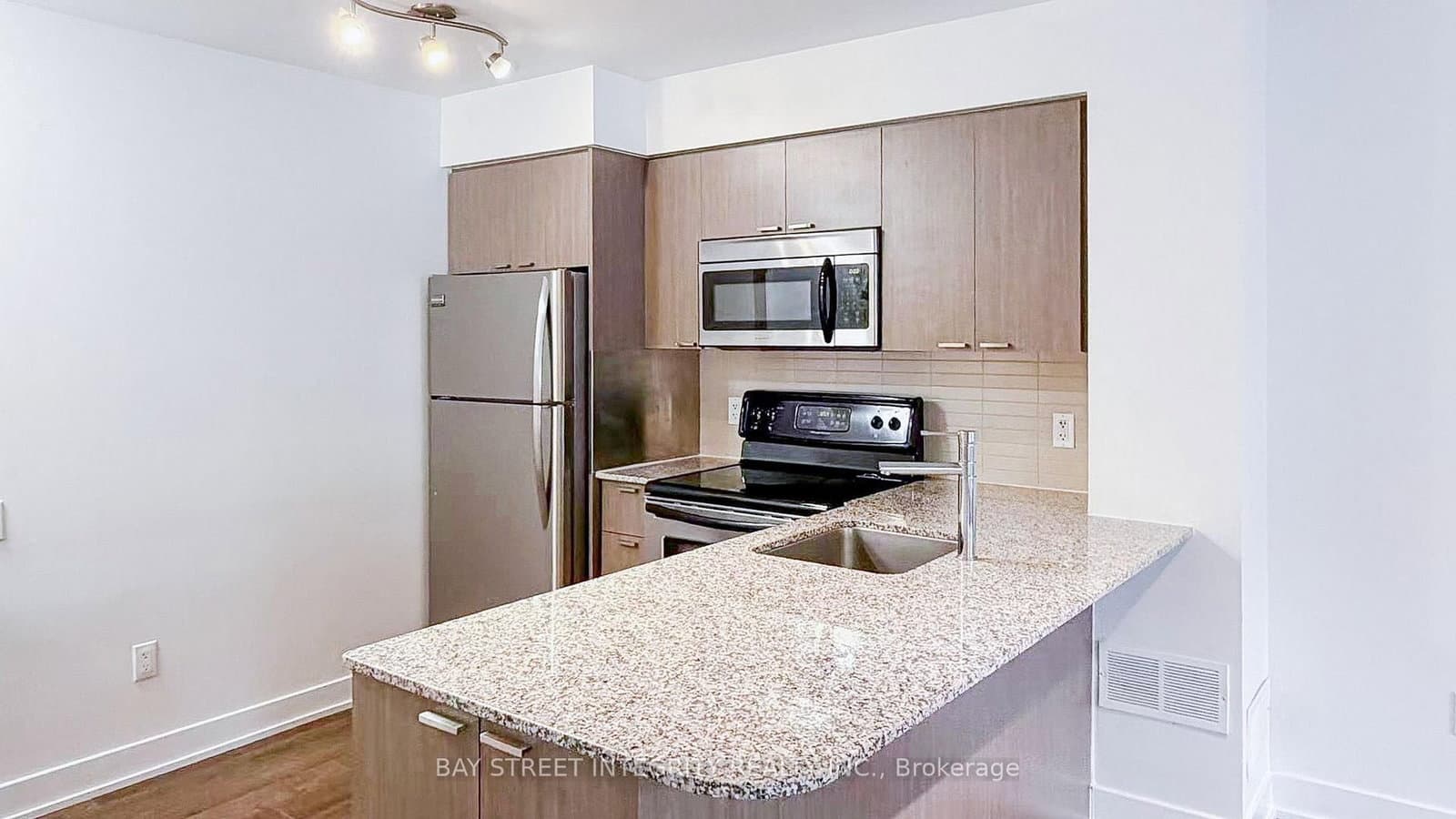 23 Sheppard Avenue E, Unit 402 thumbnail 3