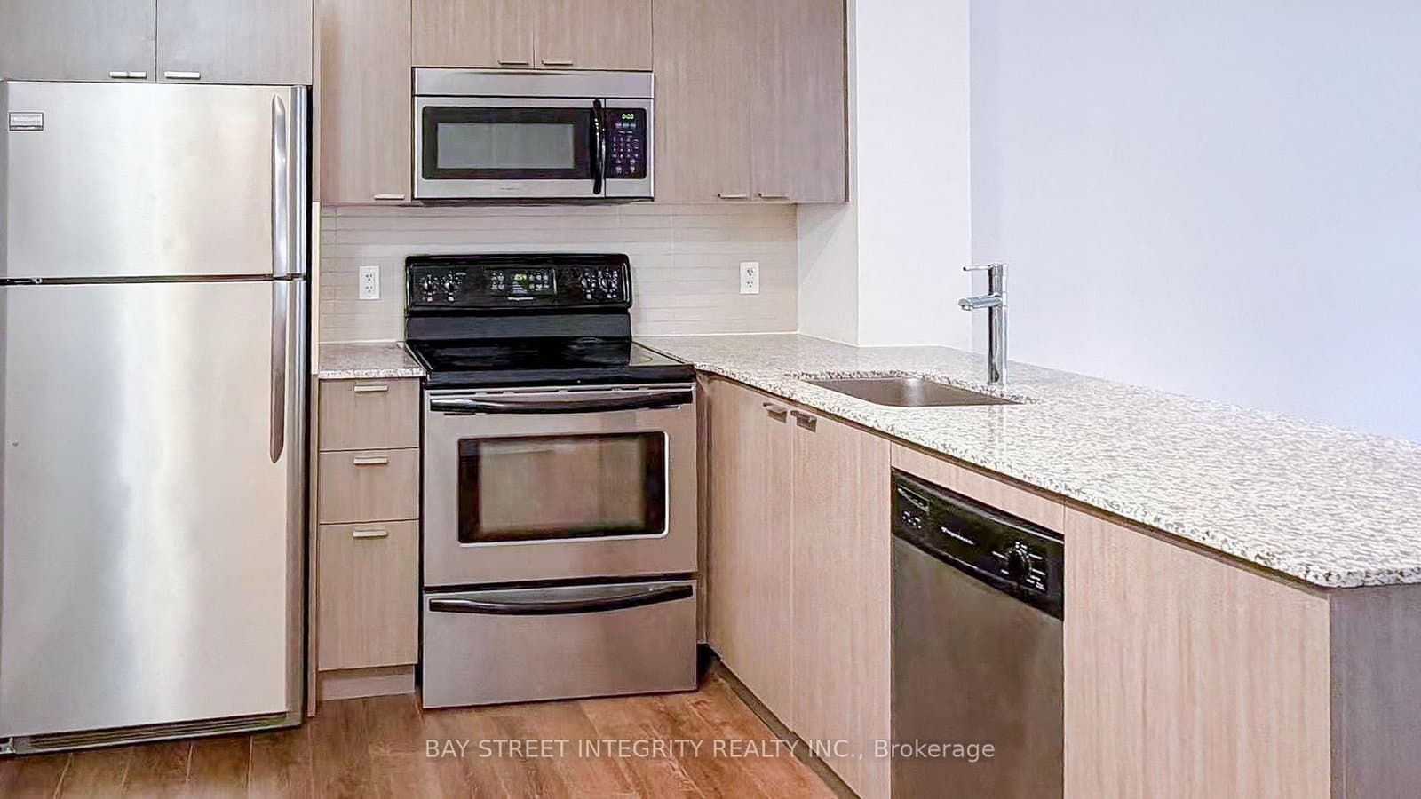 23 Sheppard Avenue E, Unit 402 thumbnail 4