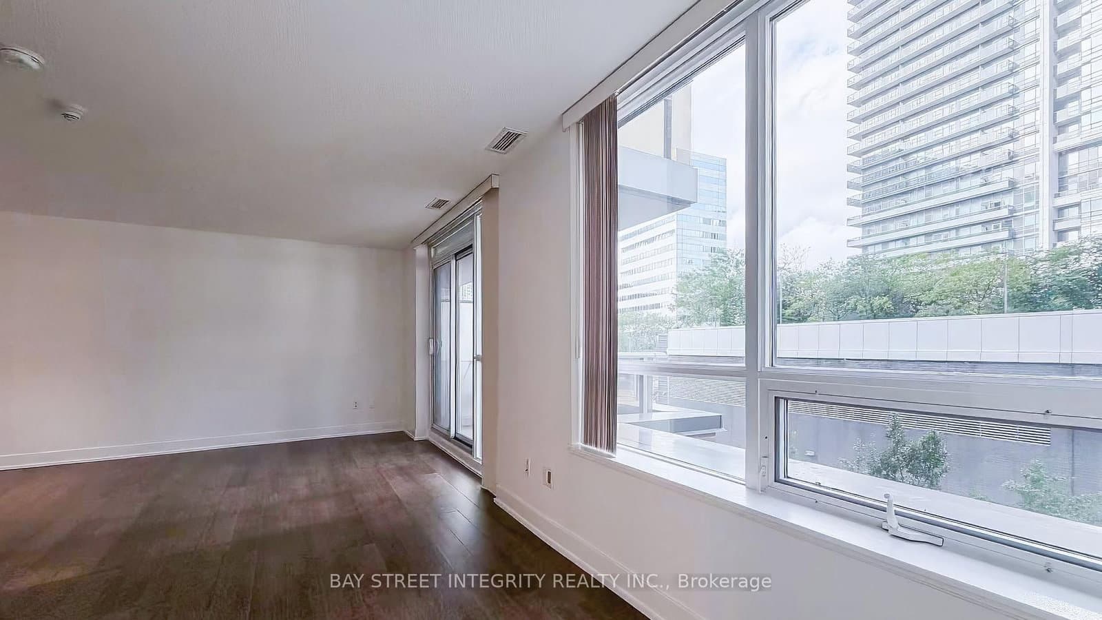 23 Sheppard Avenue E, Unit 402 thumbnail 6