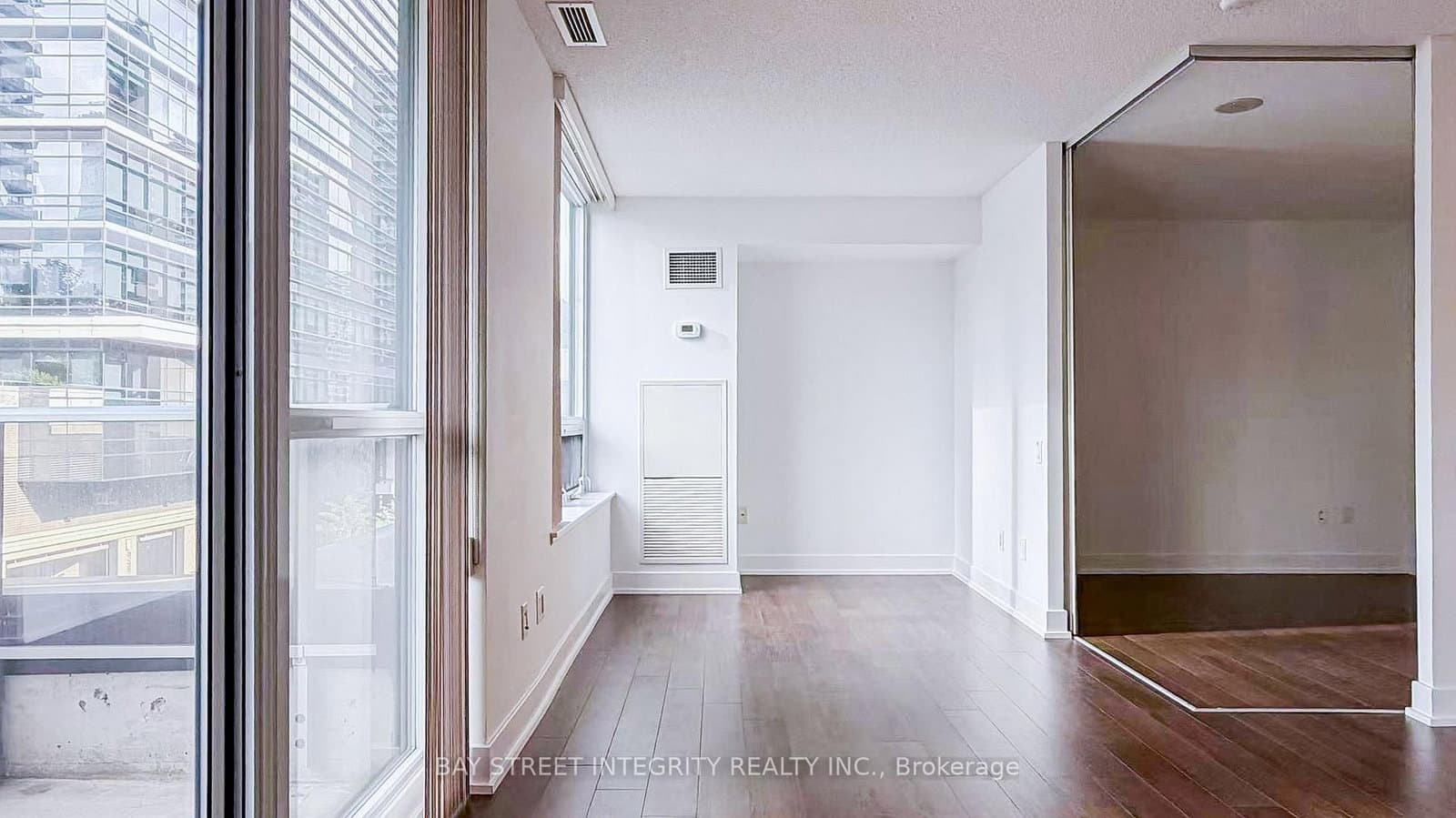 23 Sheppard Avenue E, Unit 402 thumbnail 8