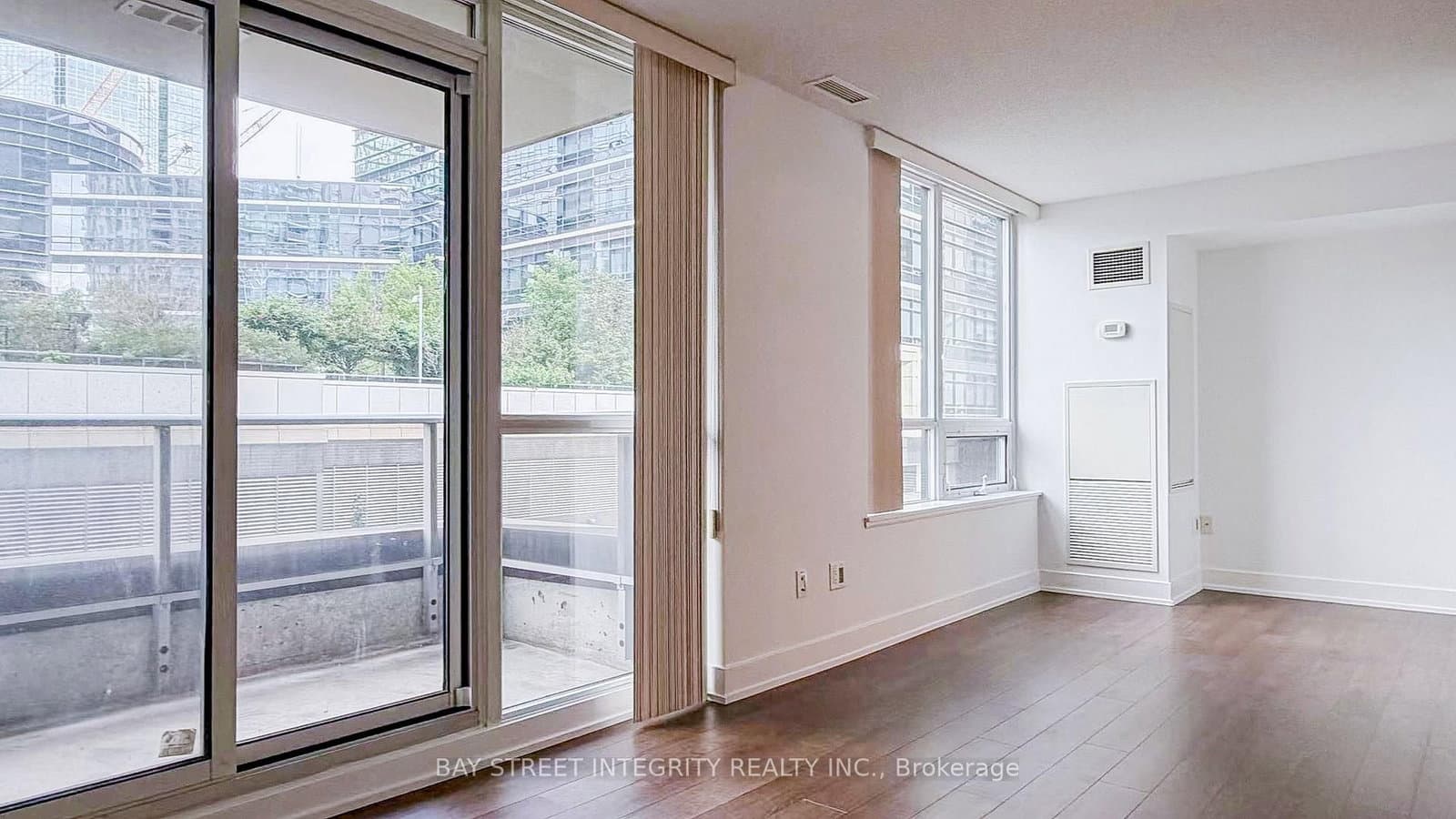 23 Sheppard Avenue E, Unit 402 thumbnail 9