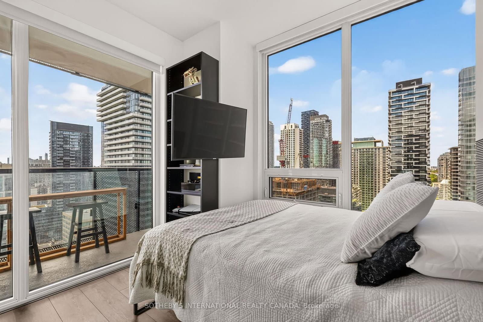 127 W BROADWAY Avenue, Unit 2302 thumbnail 11