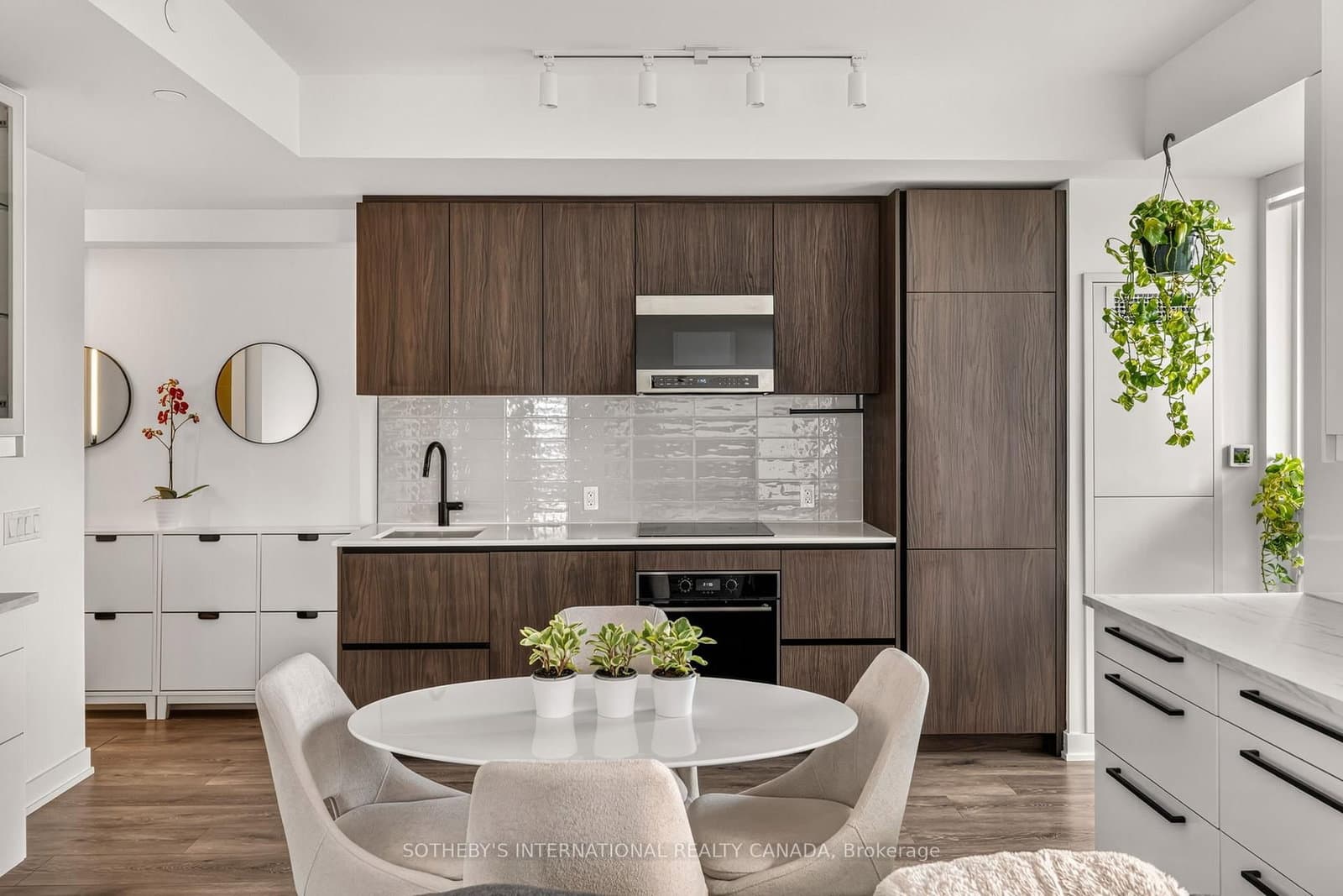 127 W BROADWAY Avenue, Unit 2302 thumbnail 2