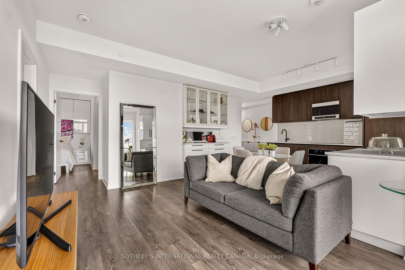 127 W BROADWAY Avenue, Unit 2302 thumbnail 5
