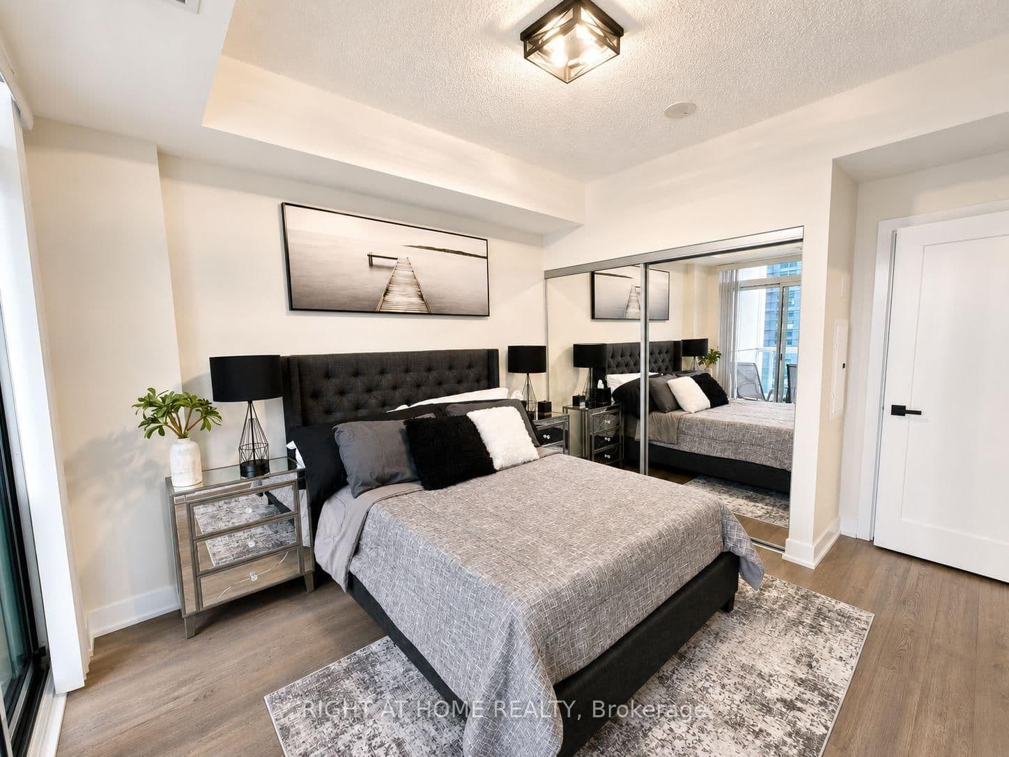 318 Richmond Street W, Unit 1408 thumbnail 10