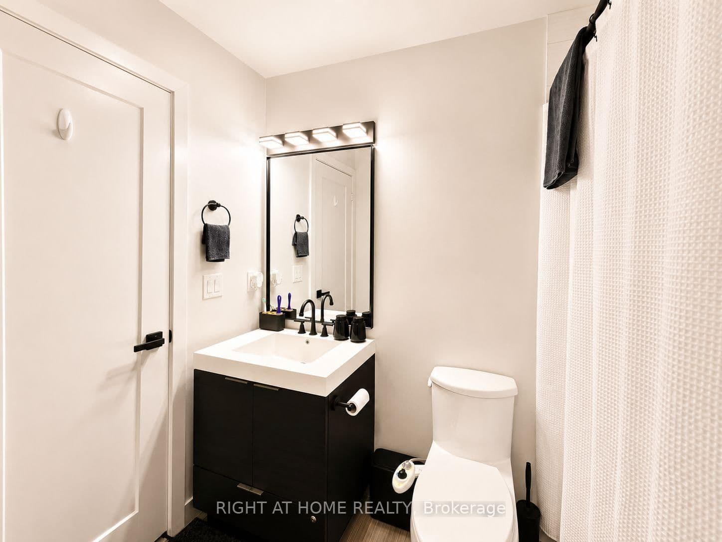 318 Richmond Street W, Unit 1408 thumbnail 14
