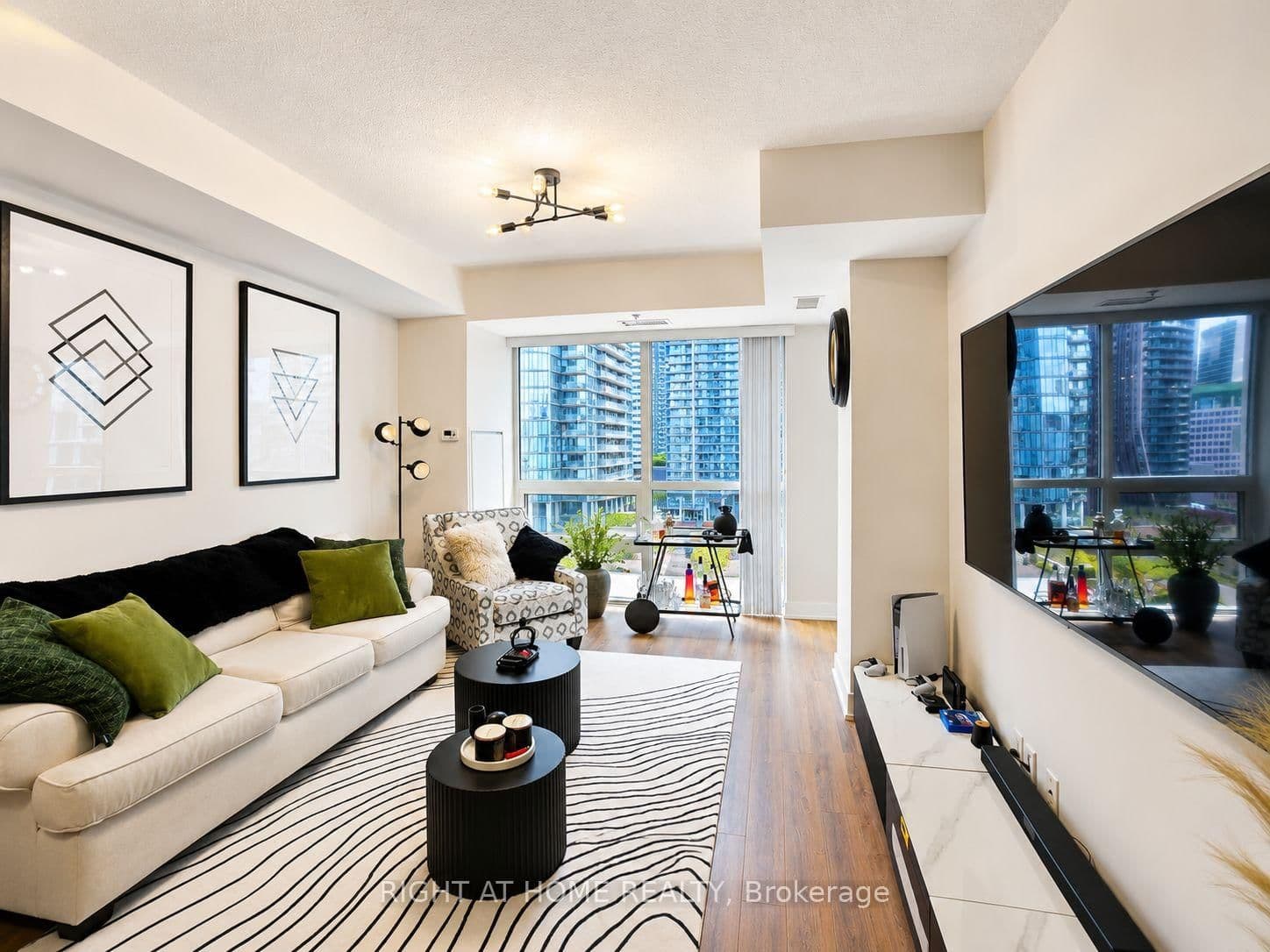 318 Richmond Street W, Unit 1408 thumbnail 7