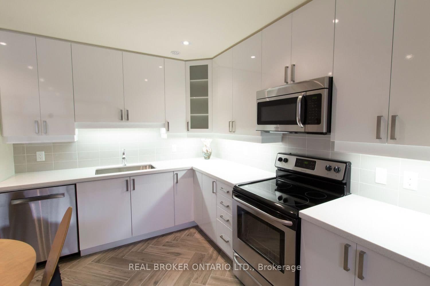 692 Mount Pleasant Road, Unit 2A thumbnail 6