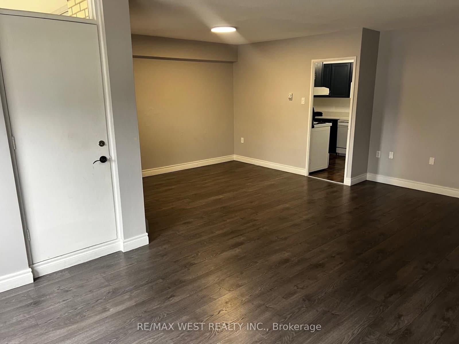 130 Neptune Drive, Unit 202 thumbnail 11