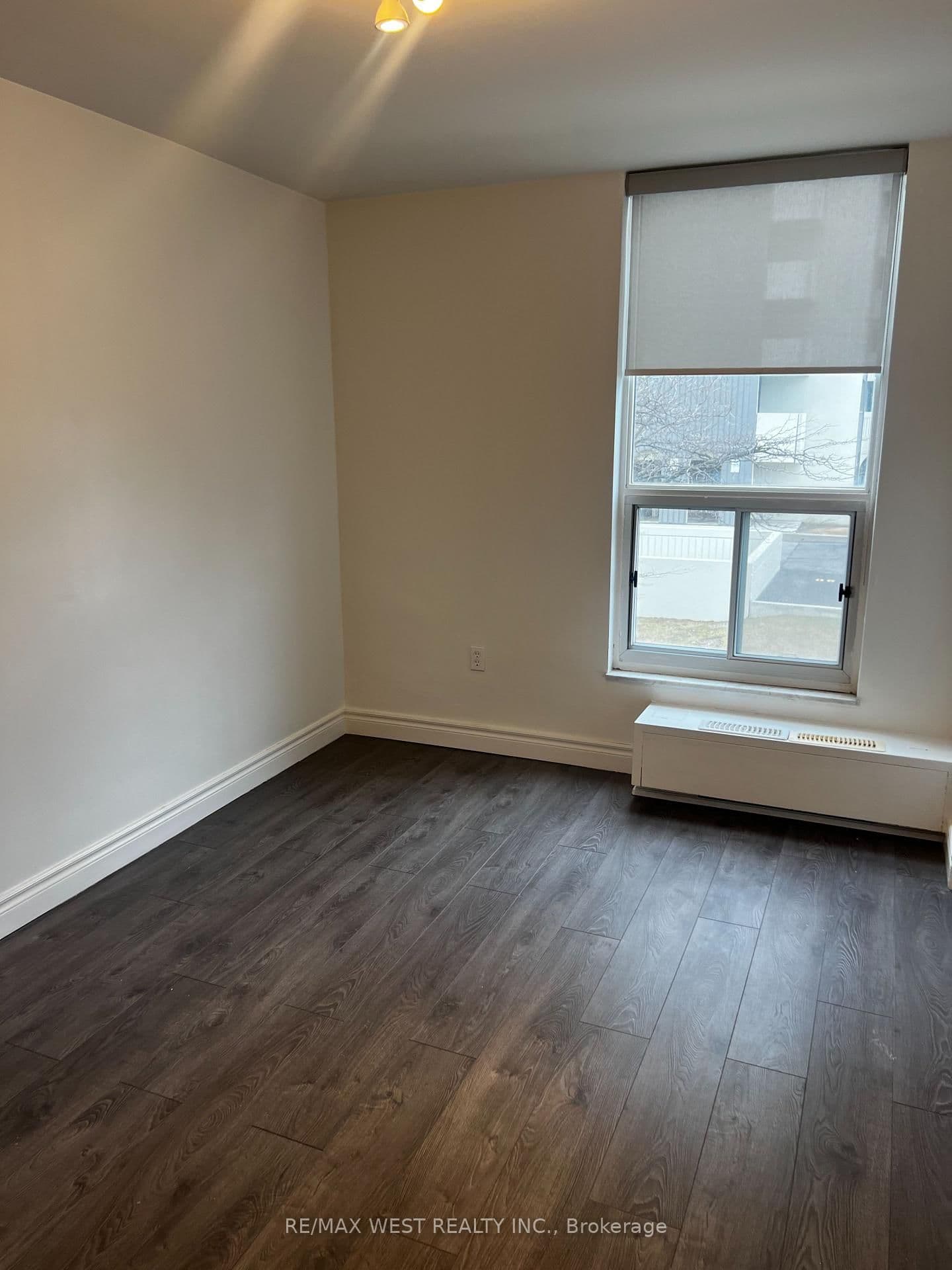130 Neptune Drive, Unit 202 thumbnail 12