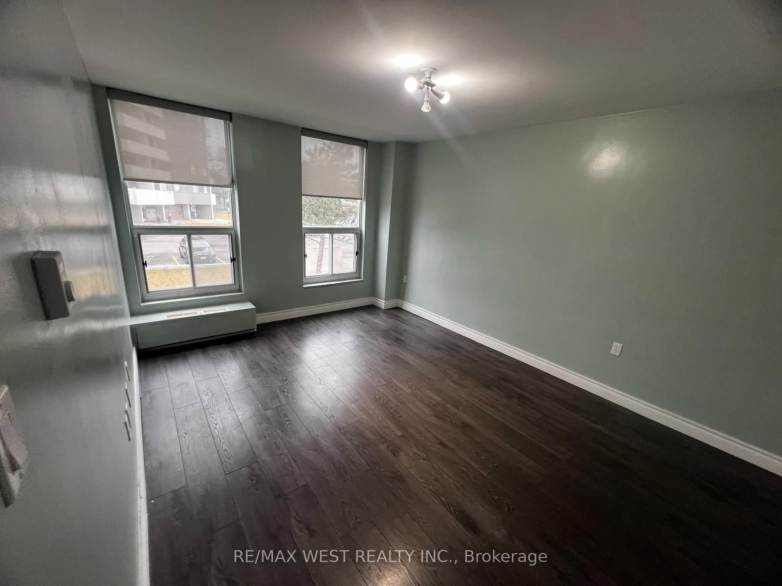 130 Neptune Drive, Unit 202 thumbnail 13