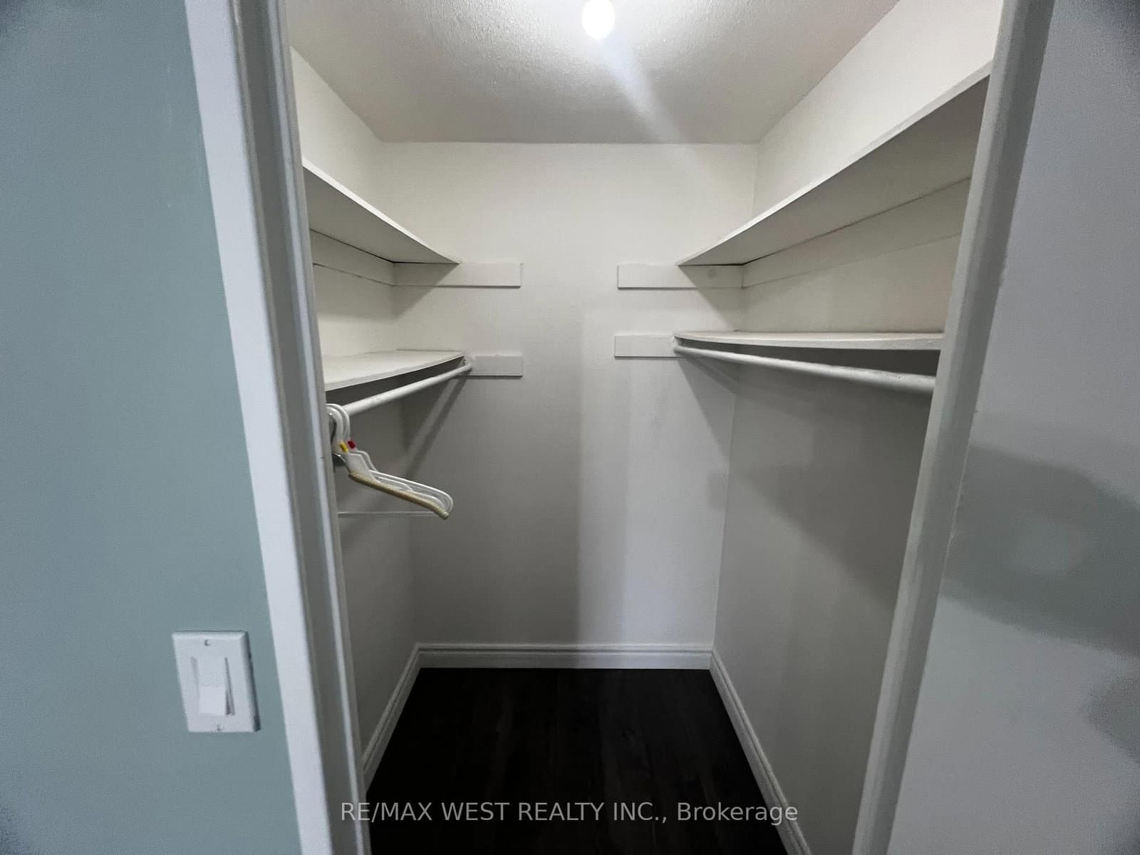 130 Neptune Drive, Unit 202 thumbnail 14