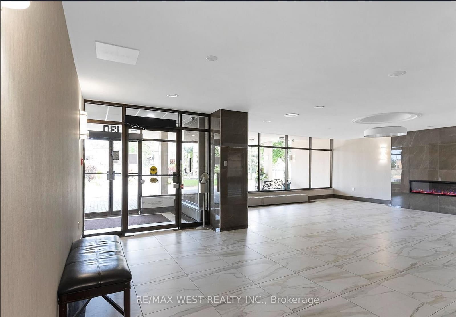 130 Neptune Drive, Unit 202 thumbnail 2