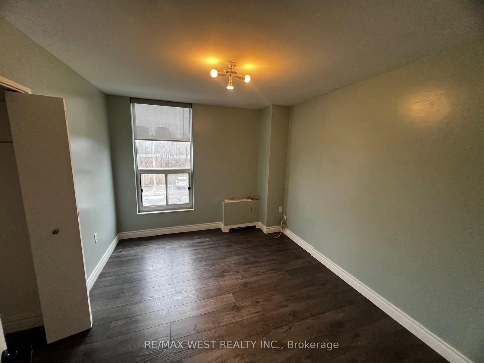 130 Neptune Drive, Unit 202 thumbnail 25