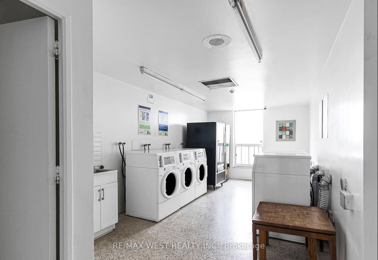 130 Neptune Drive, Unit 202 thumbnail 31