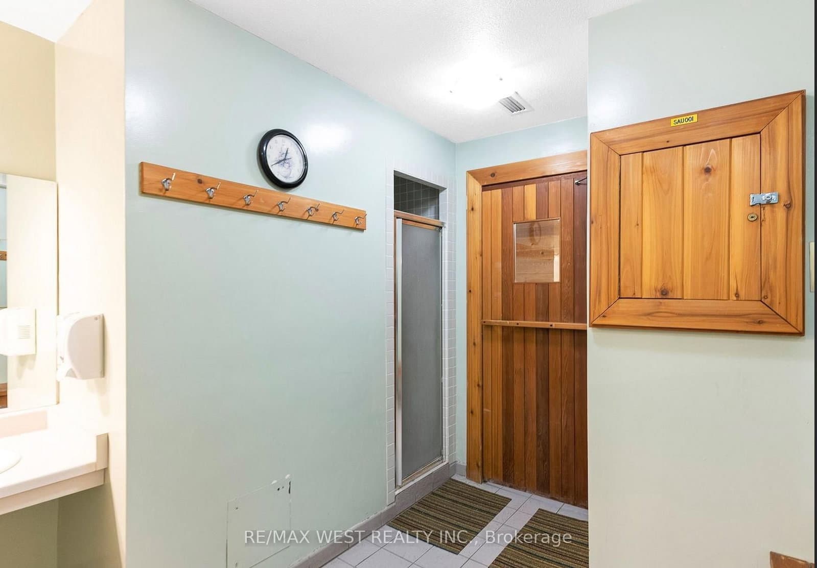 130 Neptune Drive, Unit 202 thumbnail 32