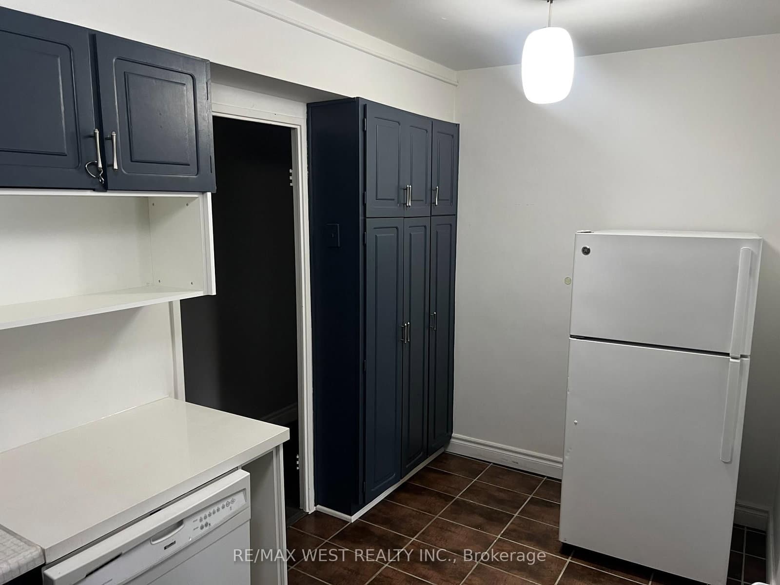 130 Neptune Drive, Unit 202 thumbnail 7