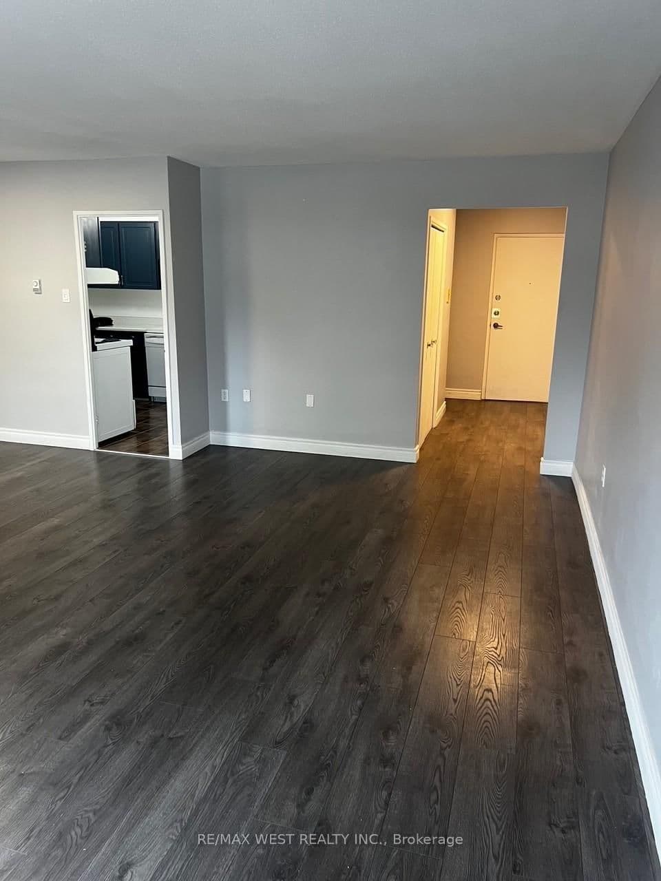 130 Neptune Drive, Unit 202 thumbnail 9
