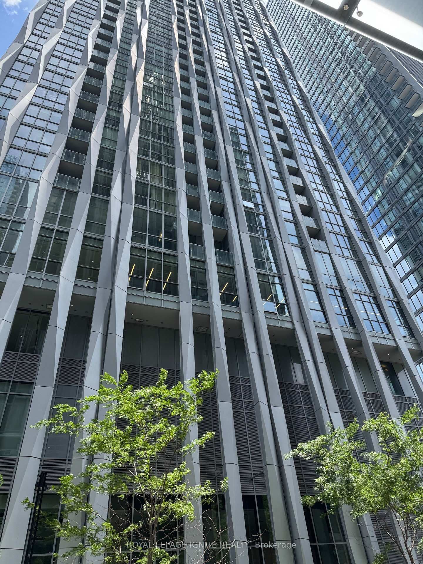 1 Yorkville Avenue, Unit 2402