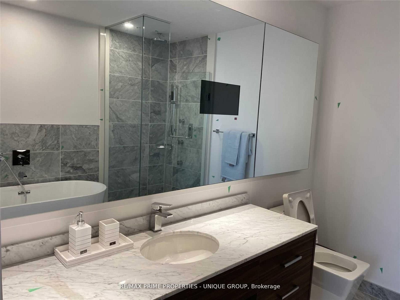 488 University Avenue, Unit 3716 thumbnail 20
