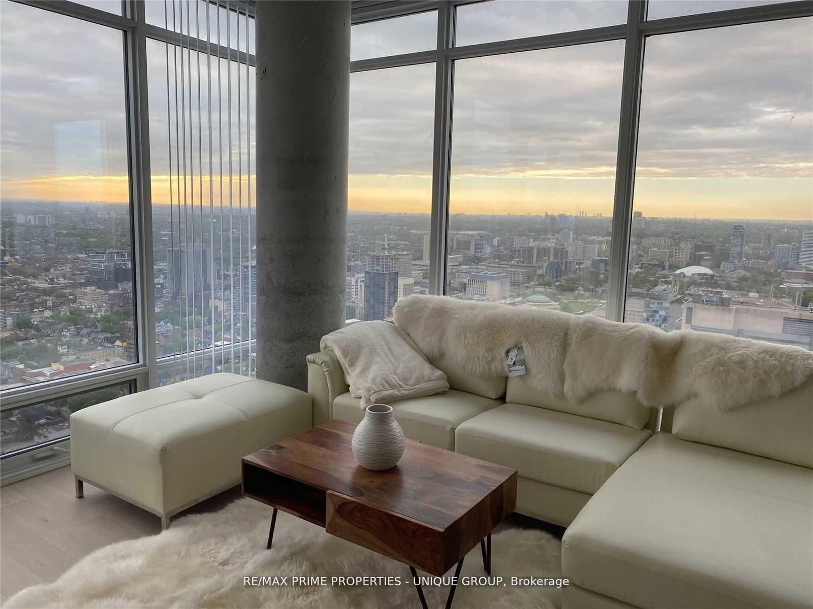 488 University Avenue, Unit 3716 thumbnail 4