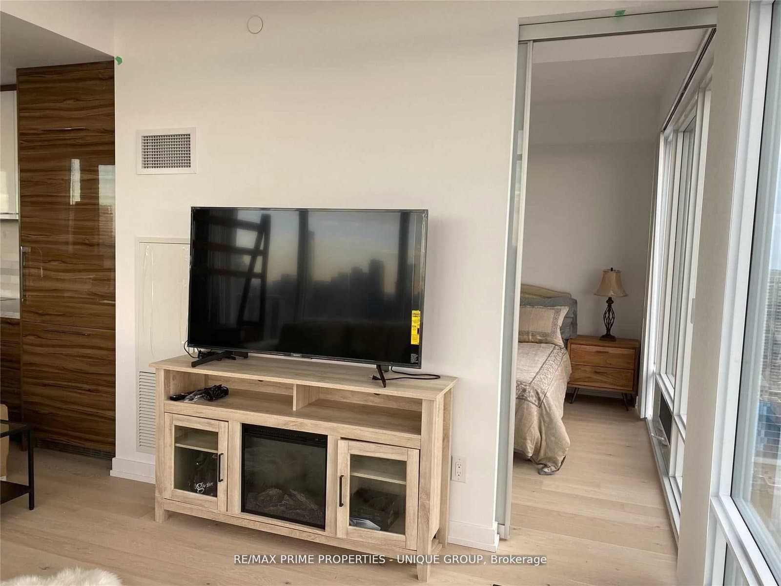 488 University Avenue, Unit 3716 thumbnail 9