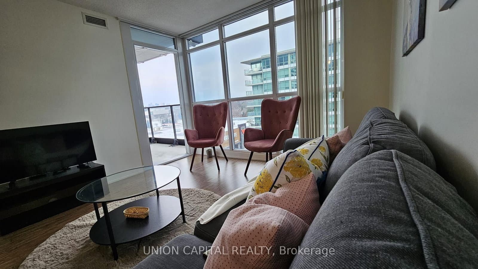 19 Singer Court, Unit 1011 thumbnail 4